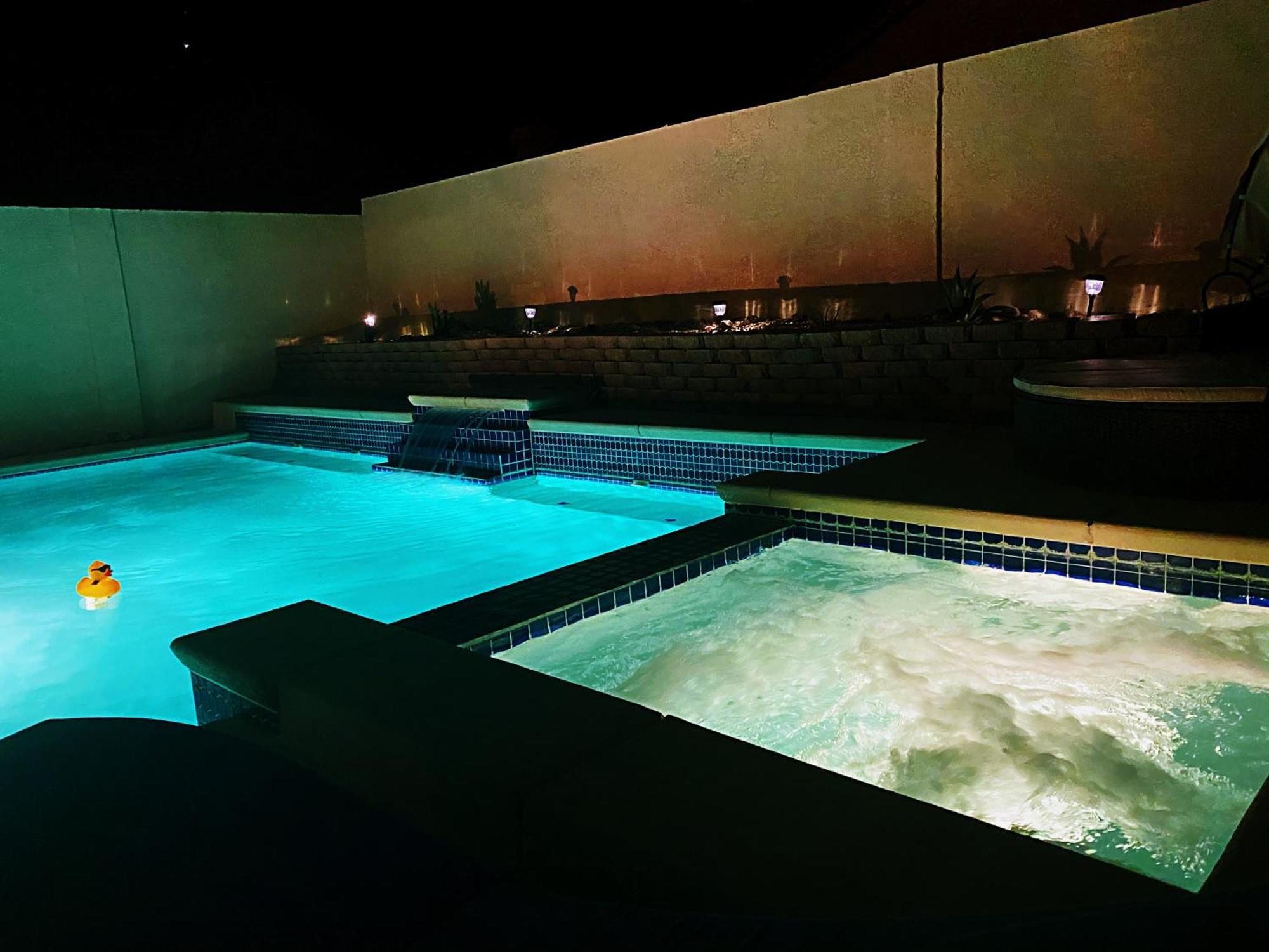 Amazing Heated Pool And Private Hot Tub 3Br In Heart Of Lv Villa Las Vegas Eksteriør bilde