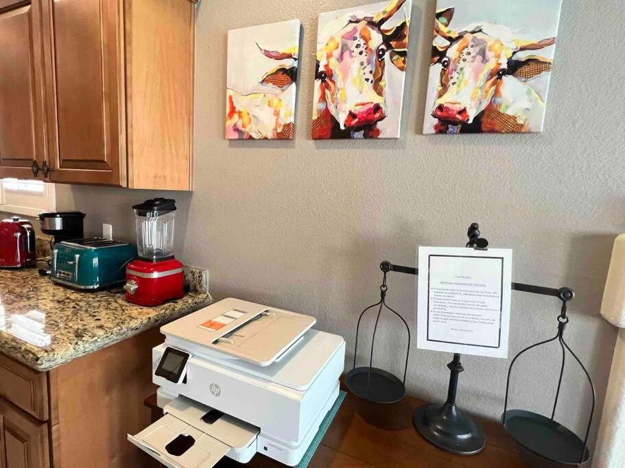 Amazing Heated Pool And Private Hot Tub 3Br In Heart Of Lv Villa Las Vegas Eksteriør bilde