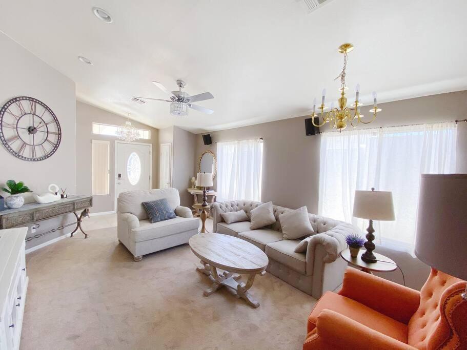 Amazing Heated Pool And Private Hot Tub 3Br In Heart Of Lv Villa Las Vegas Eksteriør bilde