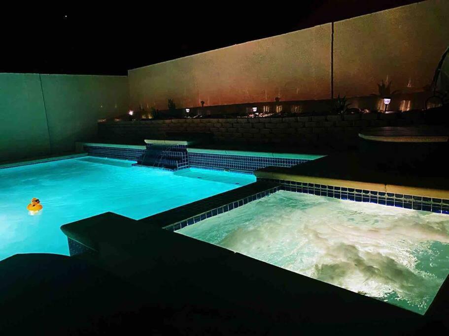 Amazing Heated Pool And Private Hot Tub 3Br In Heart Of Lv Villa Las Vegas Eksteriør bilde